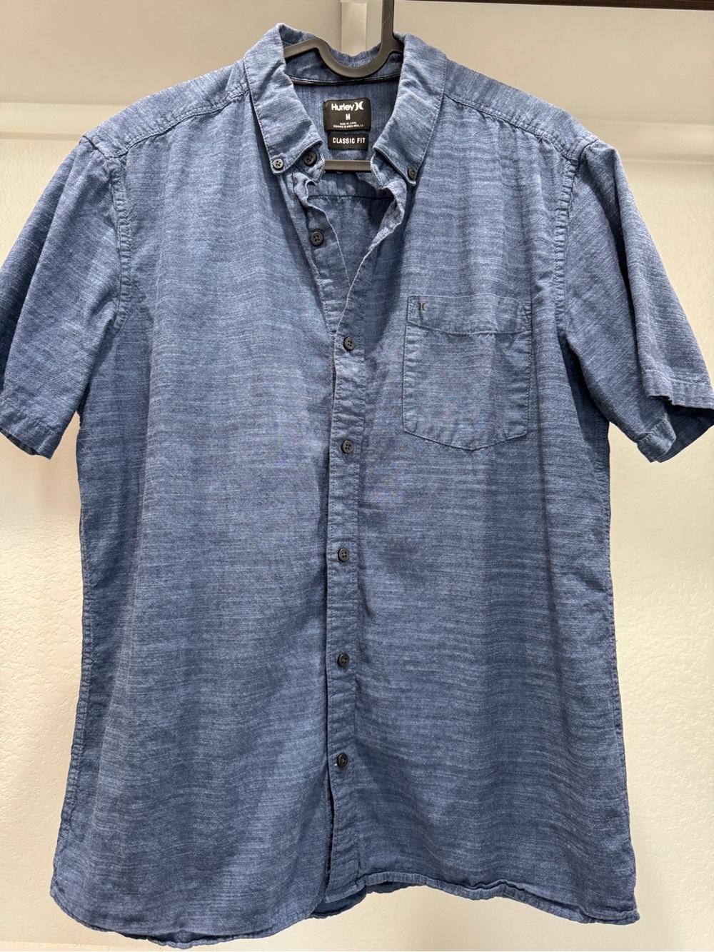 Hurley Men’s Classic Fit Short Sleeve Shirt in Blue, Medium